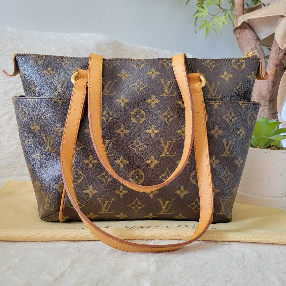 Beautiful ❤️ Authentic LV Totally PM Monogram Tote Bag Discontinued